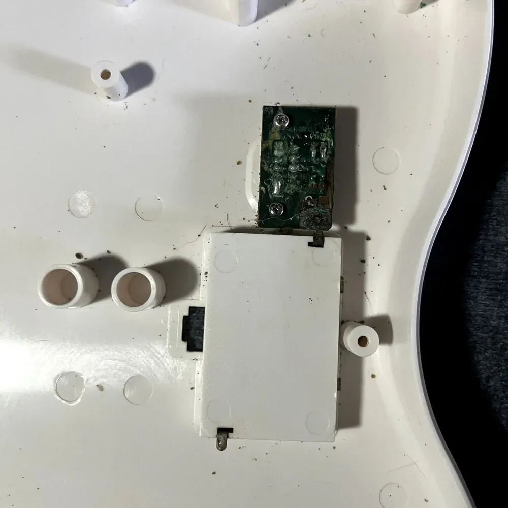 Red Octane Guitar Hero Wireless Guitar PS2 95025 shel Replacment Parts only